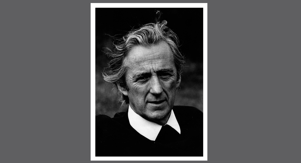 Julian Sheppard / Llyfrgell Genedlaethol Cymru (Cymerwyd o gyfres cardiau post Yr Academi Gymreig / Ymddririedolaeth Rhys Davies)