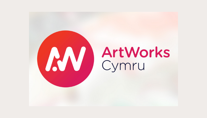 Tri o artistiaid yn cael eu cefnogi fel rhan o Lwybr Hyfforddi Artistiaid Cymru – partneriaeth rhwng ArtWorks Cymru a Llenyddiaeth Cymru