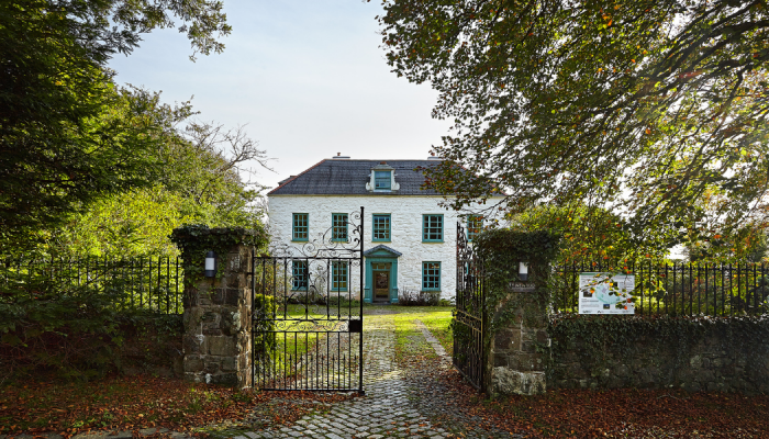 Dechreuwch eich Pennod Nesaf gyda detholiad o Gyrsiau Ysgrifennu Creadigol Llenyddiaeth Cymru yn Nhŷ Newydd, y Ganolfan Ysgrifennu Genedlaethol