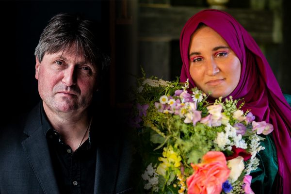 Bardd Cenedlaethol Cymru, Hanan Issa, yn perfformio gyda Simon Armitage yn Llyfrgell Gladstone’s