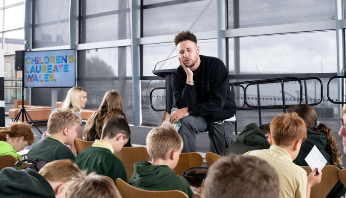 Blog: Connor Allen yn adlewyrchu ar ei gyfnod fel Children’s Laureate Wales