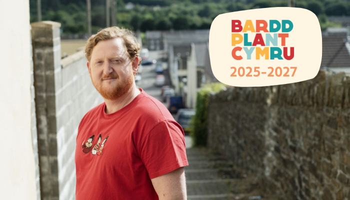 Siôn Tomos Owen yw Bardd Plant Cymru 2025-2027