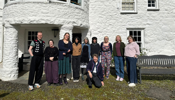 Dathlu Encil Ailddyfeisio'r Prif Gymeriad